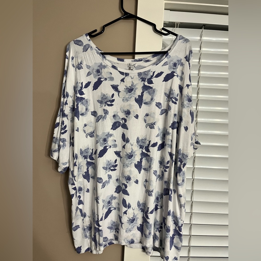 Flowy floral tee with cold shoulder cut outs size XL